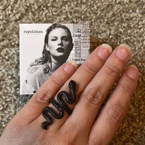 Taylor Swift Reputation Black Snake Ring